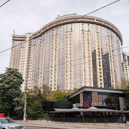 White Apartment In 12 Floor オデッサ エクステリア 写真