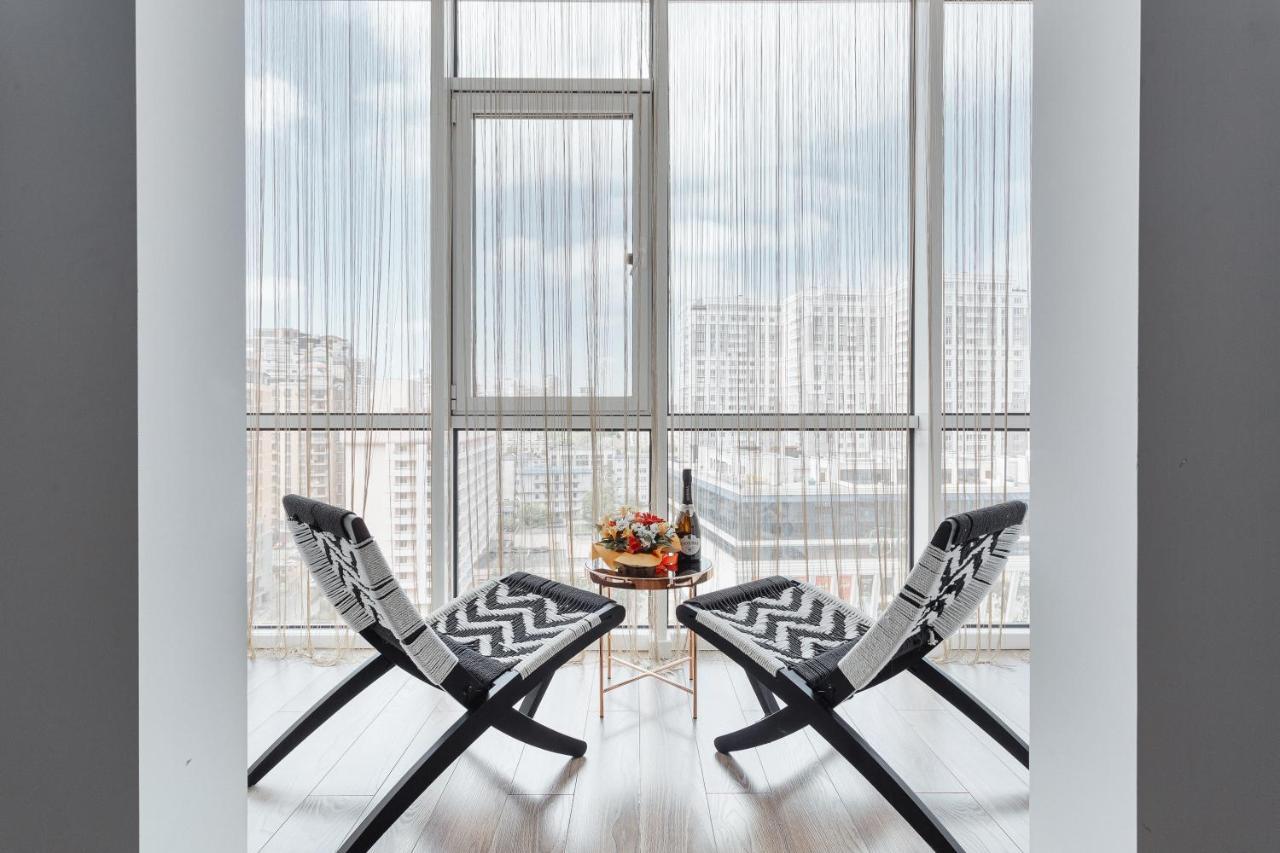 White Apartment In 12 Floor オデッサ エクステリア 写真