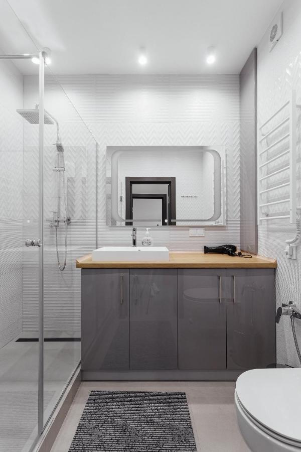 White Apartment In 12 Floor オデッサ エクステリア 写真