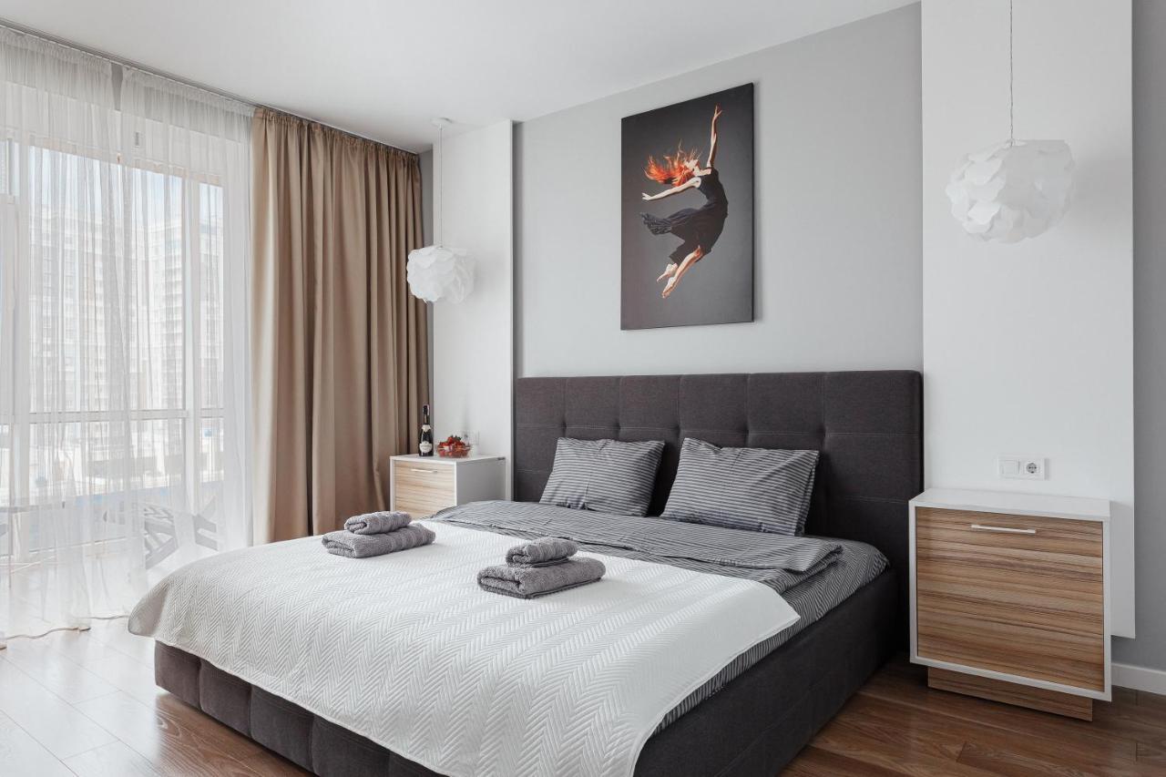 White Apartment In 12 Floor オデッサ エクステリア 写真