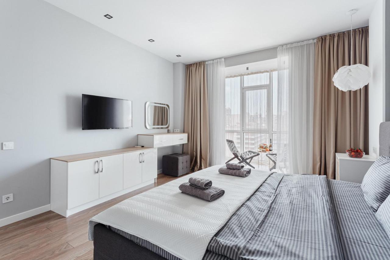 White Apartment In 12 Floor オデッサ エクステリア 写真