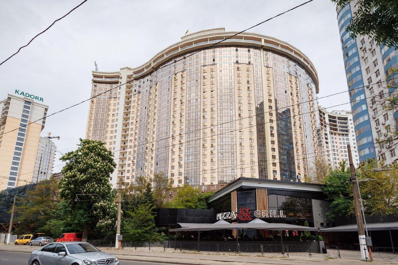 White Apartment In 12 Floor オデッサ エクステリア 写真